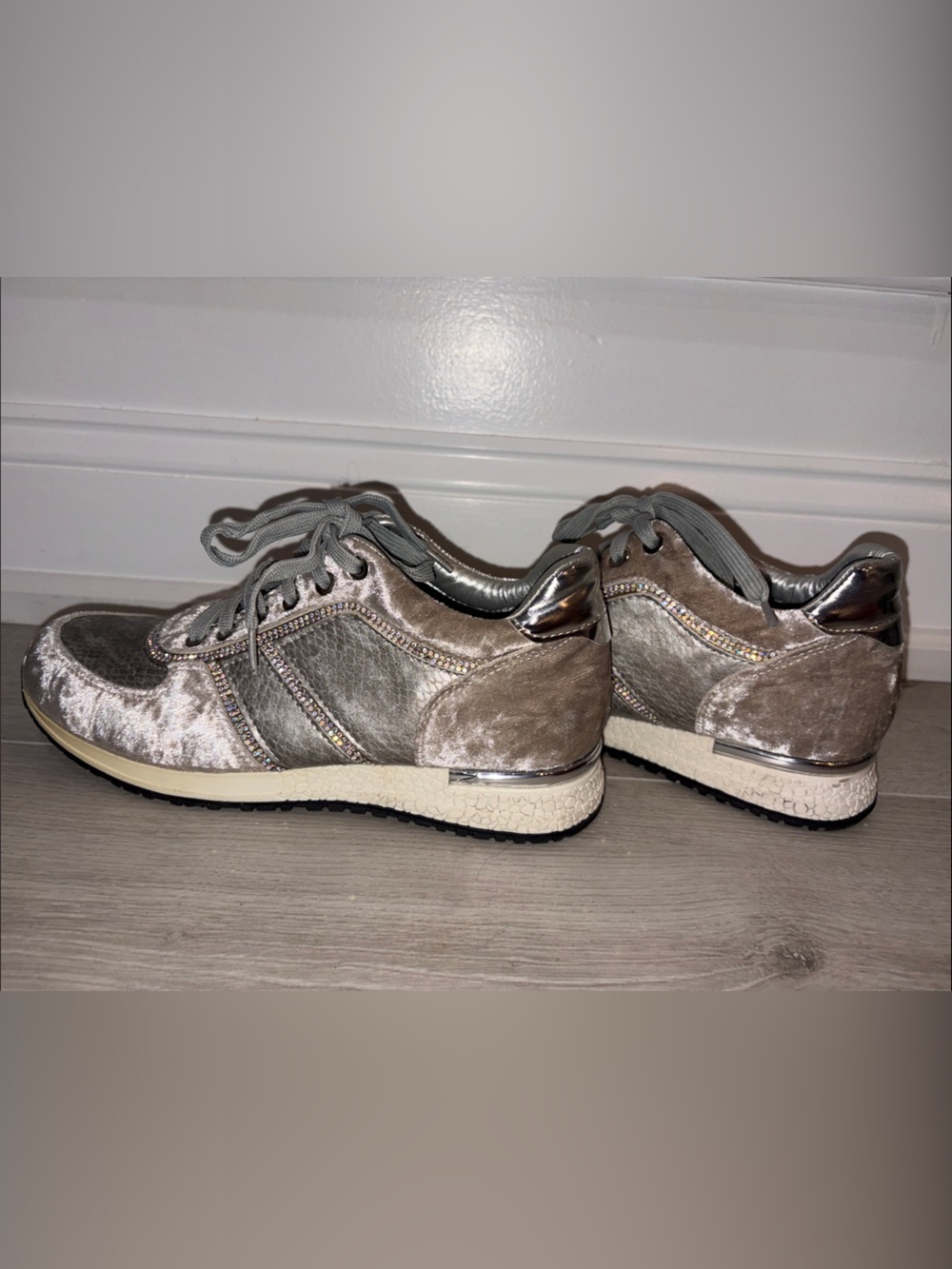 NEVER WORN Henry Ferrera Metallic Gray Velvet Women’s Sneakers